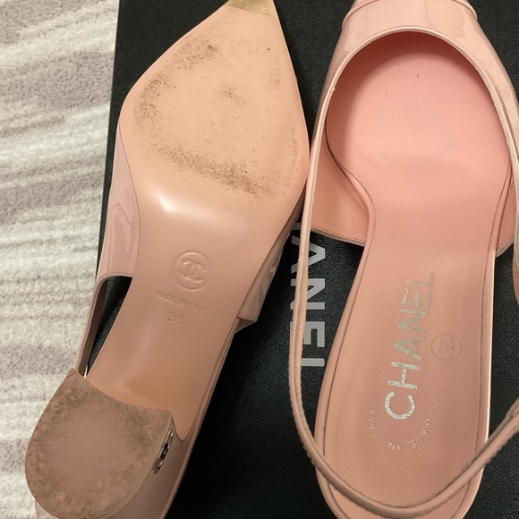 CHANEL
Patent Calfskin Cap Toe CC
Slingback Pumps 38 Light Pink - Picture 3 of 10